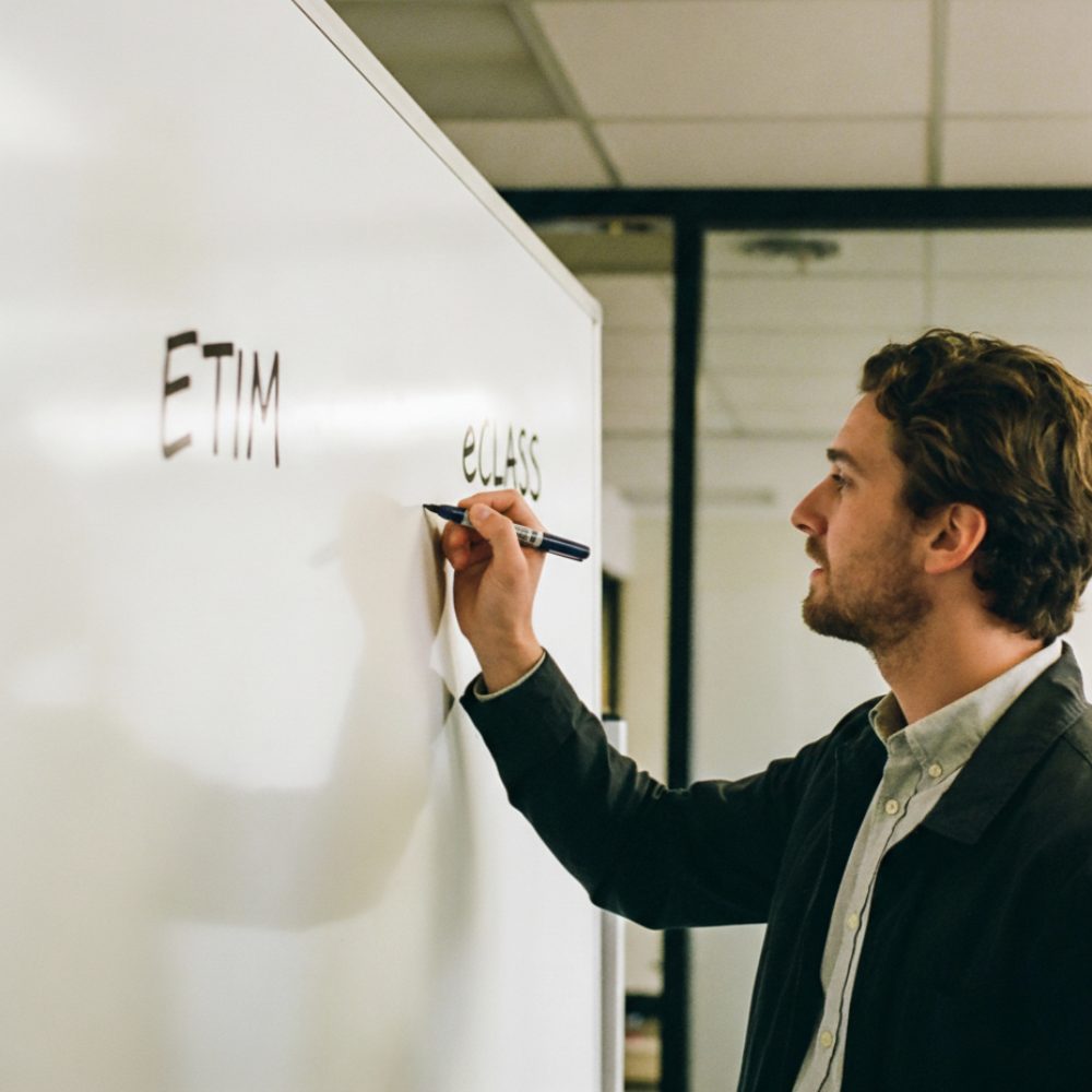 Echt klasse, Ihre Produktdaten: Mit Klassifikations-systemen zum Erfolg